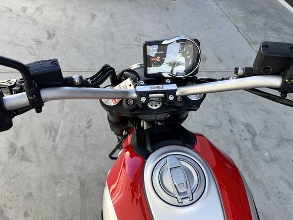 2025 Ducati, červená, dovoz USA — foto 6 z 12