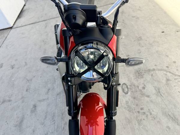 2025 Ducati, červená, dovoz USA — foto 9 z 12
