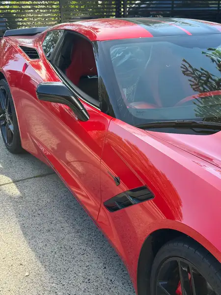 2016 Chevrolet Corvette 3LT, červená, 12 000 km, dovoz Kanada — foto 2 z 12