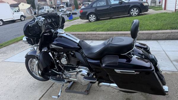 2017 Harley-Davidson, dovoz USA — foto 3 z 12