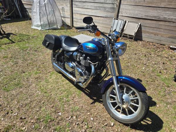 Triumph, dovoz USA — foto 2 z 3