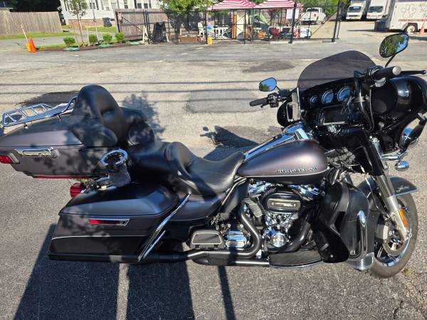 2017 Harley-Davidson, dovoz USA — foto 5 z 11