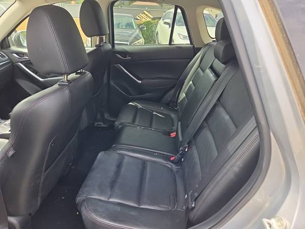 2016 Mazda, stříbrná, dovoz USA — foto 11 z 12