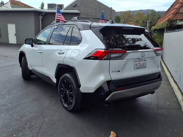2025 Toyota, béžová, dovoz USA — foto 7 z 12