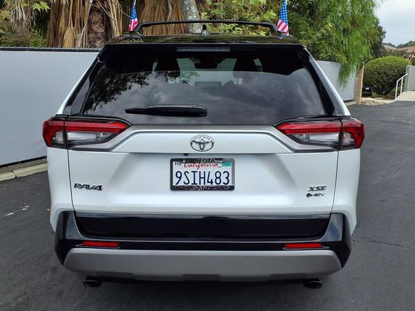 2025 Toyota, béžová, dovoz USA — foto 8 z 12