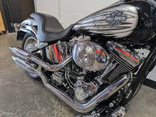 2003 Harley-Davidson, dovoz USA — foto 4 z 11