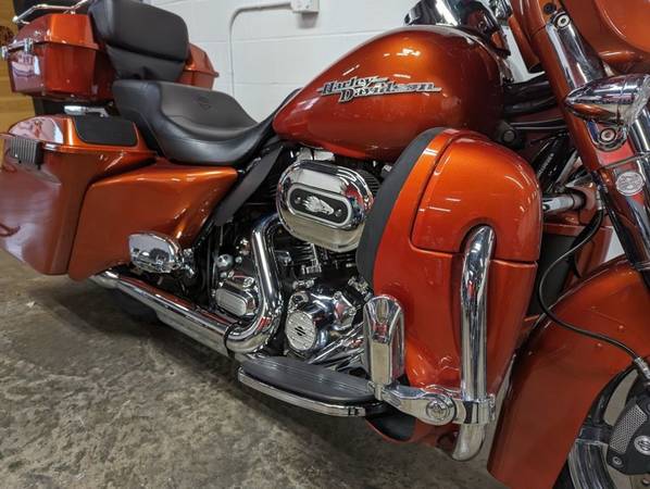 2011 Harley-Davidson, dovoz USA — foto 5 z 12