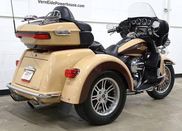 2014 Harley-Davidson, dovoz USA — foto 2 z 12