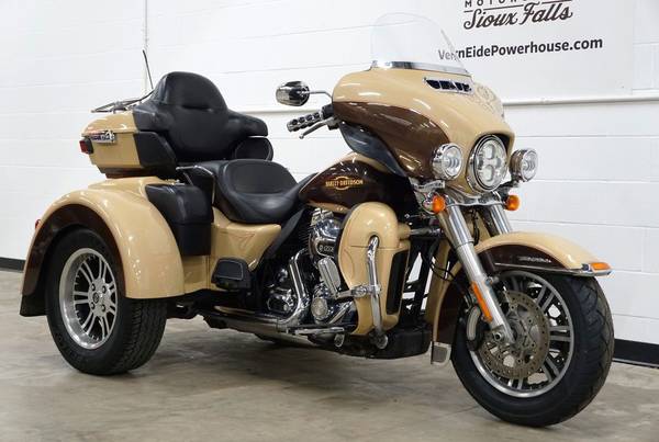 2014 Harley-Davidson, dovoz USA — foto 3 z 12