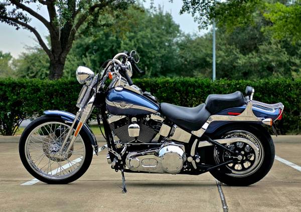 2003 Harley-Davidson, dovoz USA — foto 4 z 12