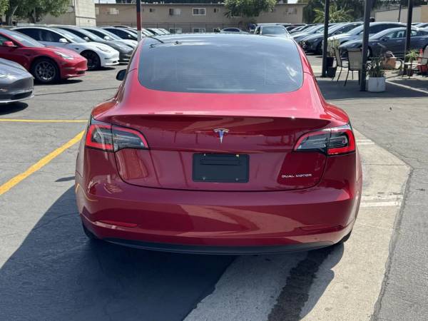 2022 Tesla, dovoz USA — foto 3 z 12