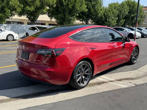 2022 Tesla, dovoz USA — foto 4 z 12