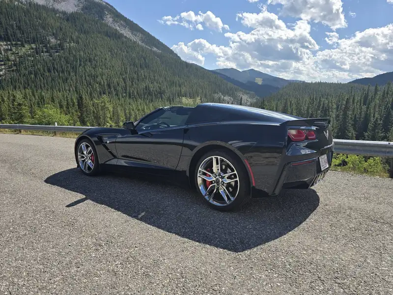 2015 Chevrolet Corvette 1LT, černá, 17 800 km, dovoz Kanada — foto 2 z 7
