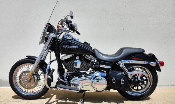 2011 Harley-Davidson, dovoz USA — foto 2 z 12