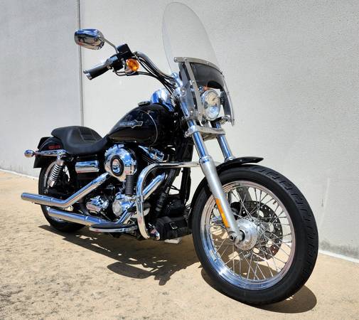 2011 Harley-Davidson, dovoz USA — foto 3 z 12