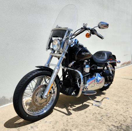 2011 Harley-Davidson, dovoz USA — foto 4 z 12