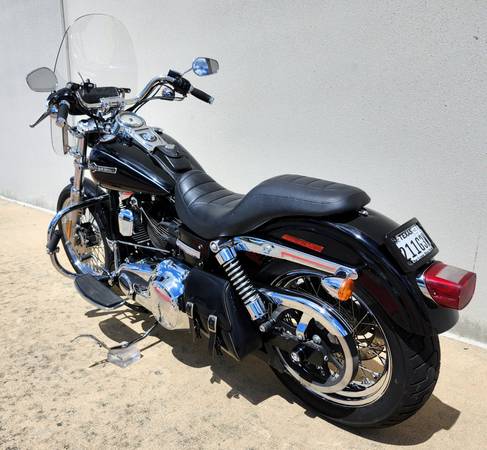 2011 Harley-Davidson, dovoz USA — foto 6 z 12