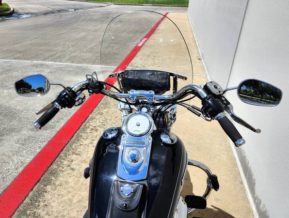 2011 Harley-Davidson, dovoz USA — foto 8 z 12