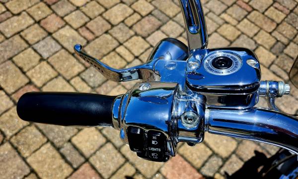 2004 Harley-Davidson, dovoz USA — foto 11 z 12