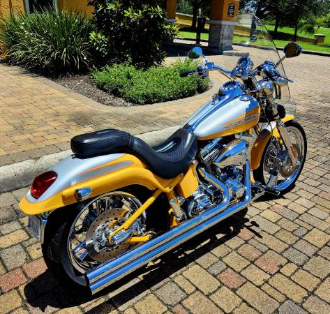 2004 Harley-Davidson, dovoz USA — foto 5 z 12