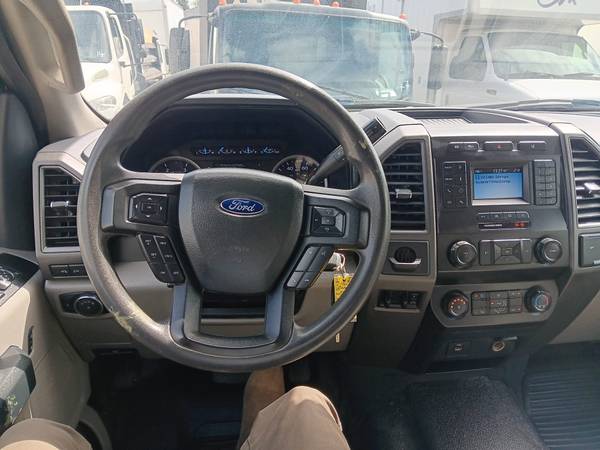 2022 Ford, dovoz USA — foto 12 z 12
