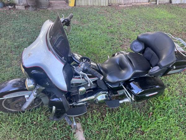 2011 Harley-Davidson, dovoz USA — foto 3 z 5