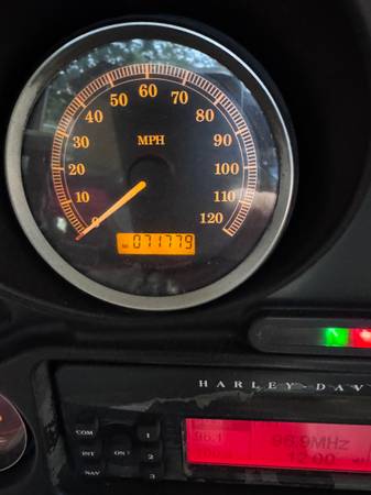 2011 Harley-Davidson, dovoz USA — foto 5 z 5