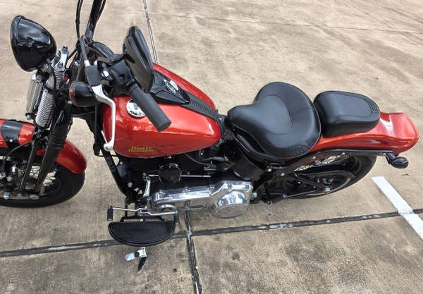 2011 Harley-Davidson, dovoz USA — foto 12 z 12