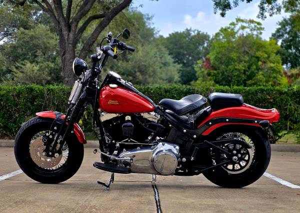 2011 Harley-Davidson, dovoz USA — foto 5 z 12