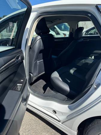 2018 Ford, dovoz USA — foto 9 z 10