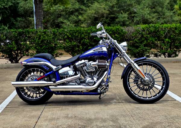 2014 Harley-Davidson, dovoz USA — foto 2 z 12