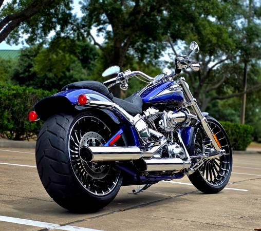 2014 Harley-Davidson, dovoz USA — foto 3 z 12