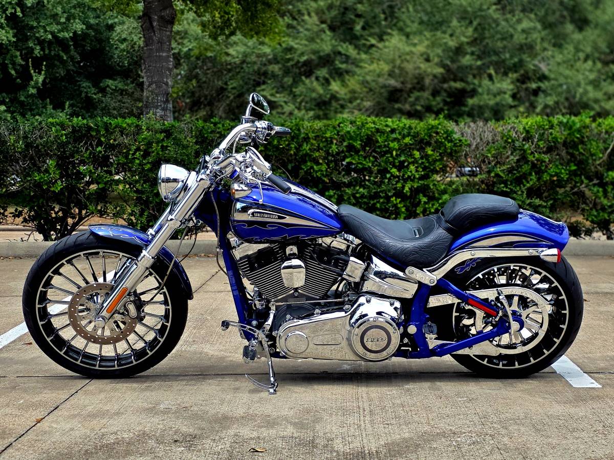 2014 Harley-Davidson, dovoz USA — foto 4 z 12