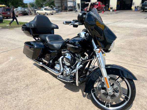 2012 Harley-Davidson, dovoz USA — foto 4 z 8