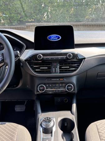 2021 Ford, dovoz USA — foto 8 z 12