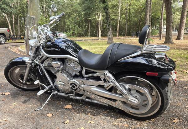 2007 Harley-Davidson, dovoz USA — foto 5 z 7