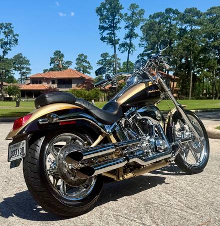 2003 Harley-Davidson, dovoz USA — foto 2 z 12