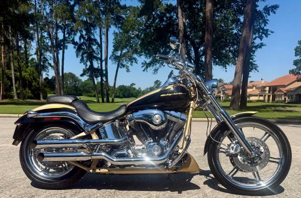 2003 Harley-Davidson, dovoz USA — foto 3 z 12