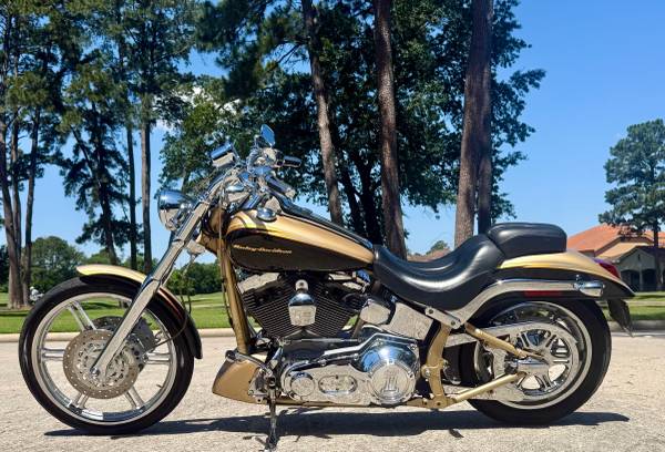 2003 Harley-Davidson, dovoz USA — foto 5 z 12