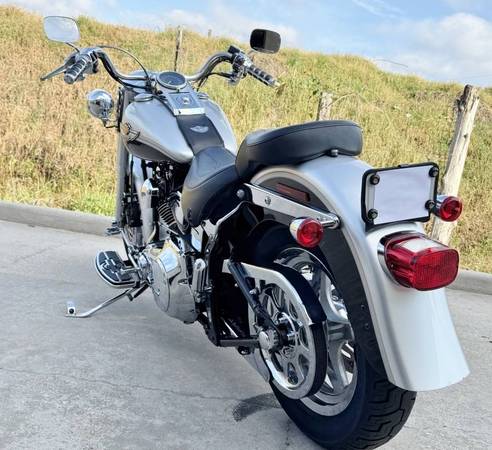2003 Harley-Davidson, dovoz USA — foto 8 z 11