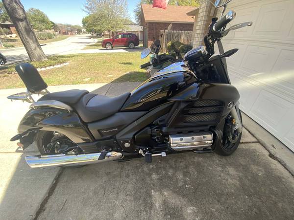 2014 Harley-Davidson, dovoz USA — foto 2 z 11
