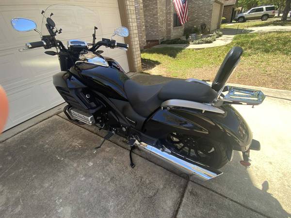 2014 Harley-Davidson, dovoz USA — foto 8 z 11