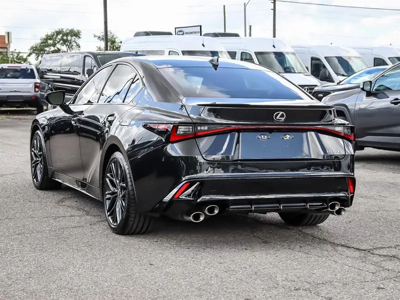 2024 Lexus IS, černá, 31 784 km, dovoz Kanada — foto 6 z 12