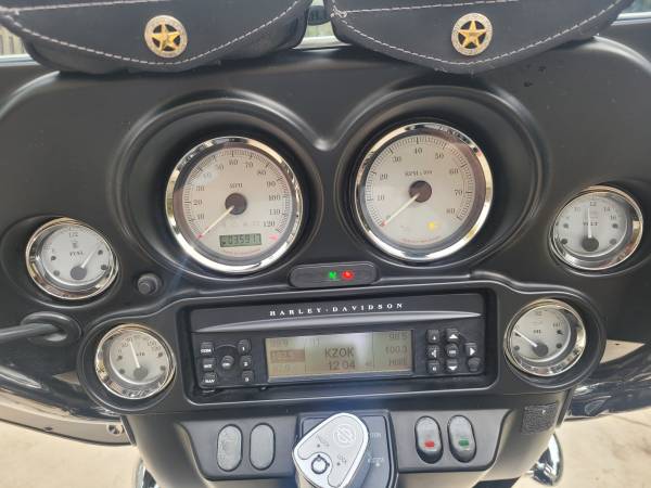 2011 Harley-Davidson, dovoz USA — foto 3 z 5