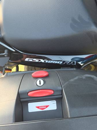 2011 Suzuki, dovoz USA — foto 10 z 12