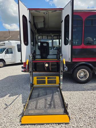 2016 Ford, dovoz USA — foto 4 z 12