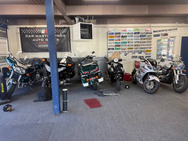 2008 Harley-Davidson, zlatá, dovoz USA — foto 2 z 12