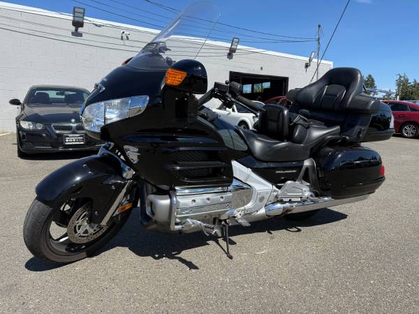 2008 Harley-Davidson, zlatá, dovoz USA — foto 7 z 12