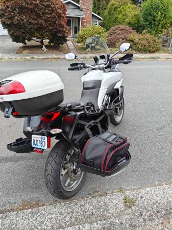 2017 Ducati, bílá, dovoz USA — foto 2 z 9