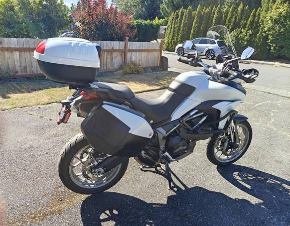 2017 Ducati, bílá, dovoz USA — foto 4 z 9